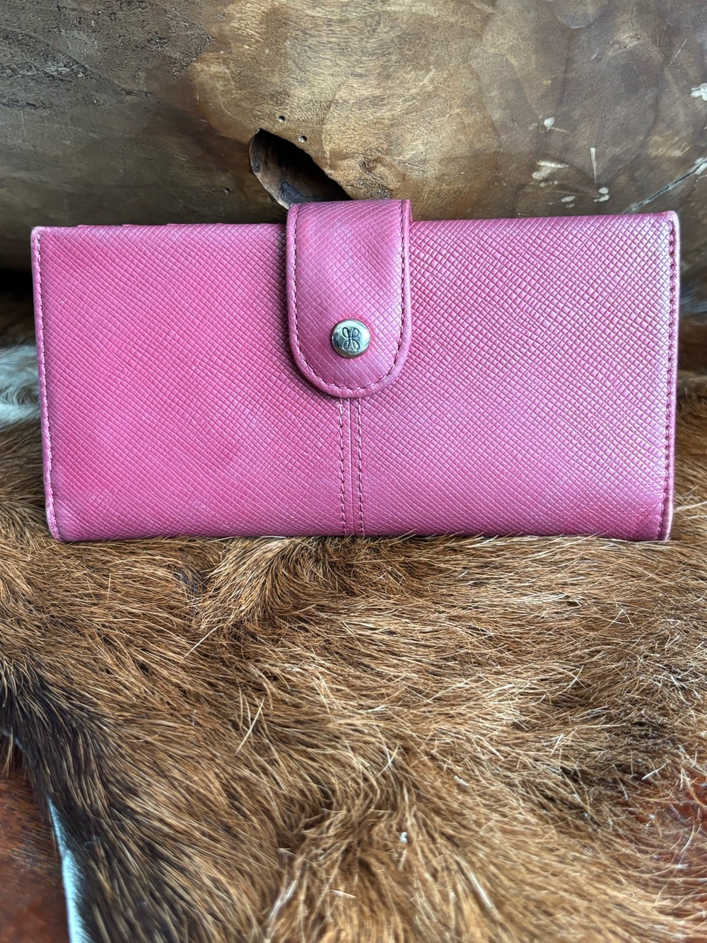 HOBO - Essential Large Bifold Wallet - CRANBERRY IN SOFT SAFFIANO LEATHER